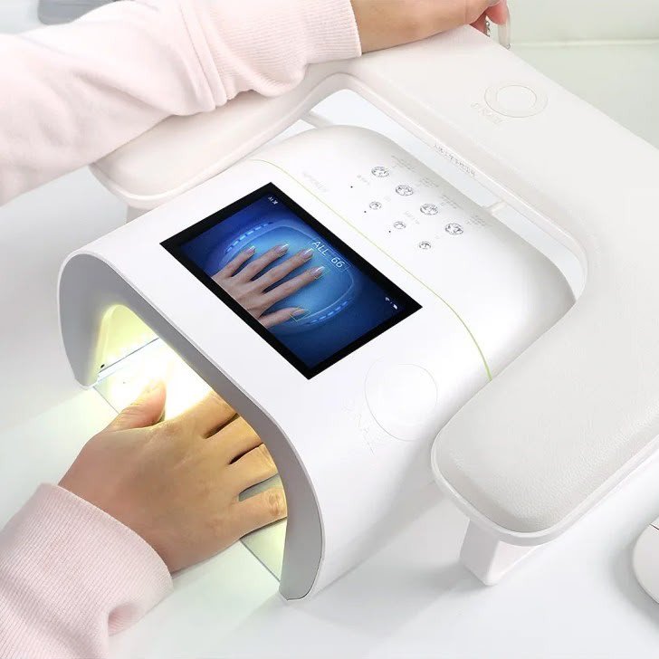 Luxury Nail Brand AI
